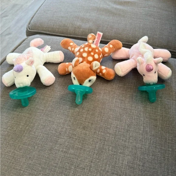3 wubbanub pacifiers not used - Picture 1 of 8